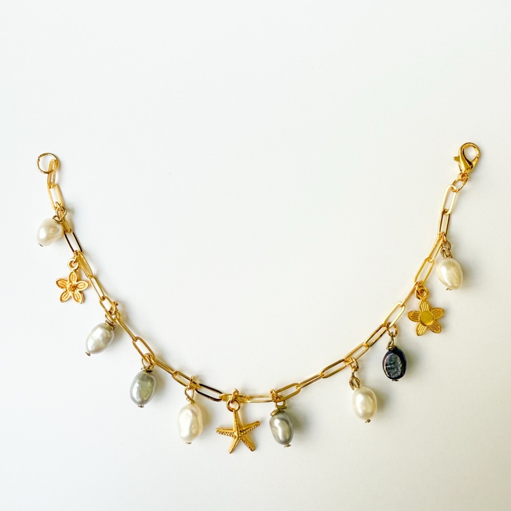 18K Yellow Gold PVD Plated Paperclip Chain Freshwater Pearl Charm Bracelet 7" - Picture 2 of 2
